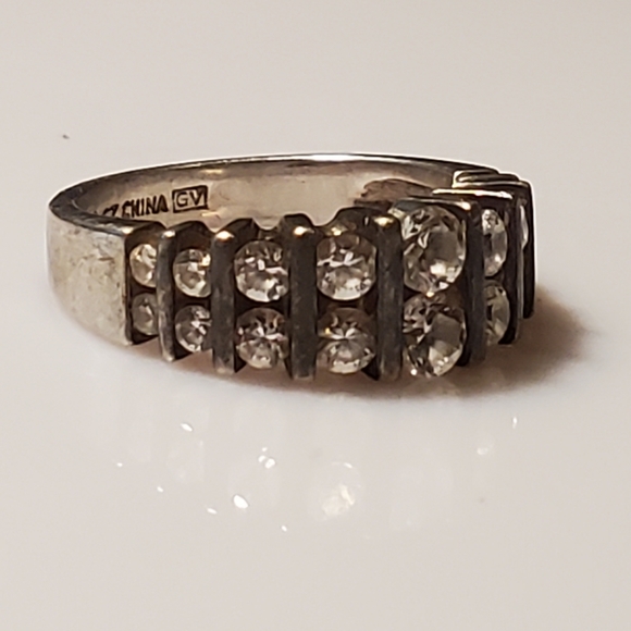 Sterling silver with CZ stone ring - Picture 2 of 12